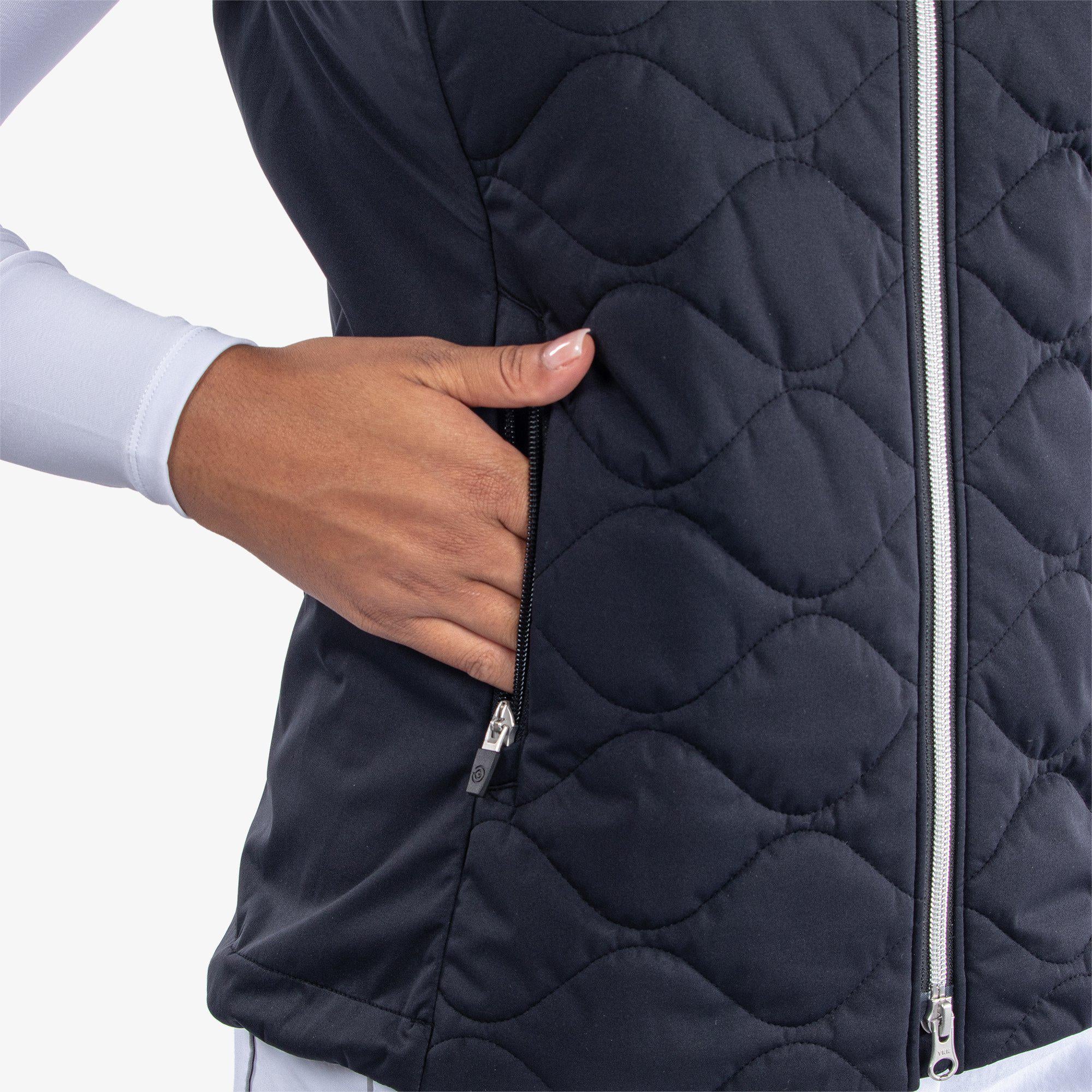 Lucille - Windproof and water repellent golf vest 5 Lucille - Windproof and water repellent golf vest